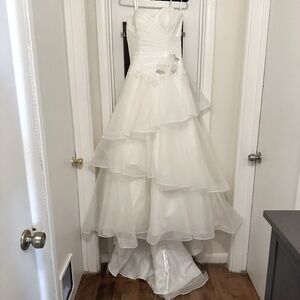 NWOT - Tiered Wedding Dress - Size 12